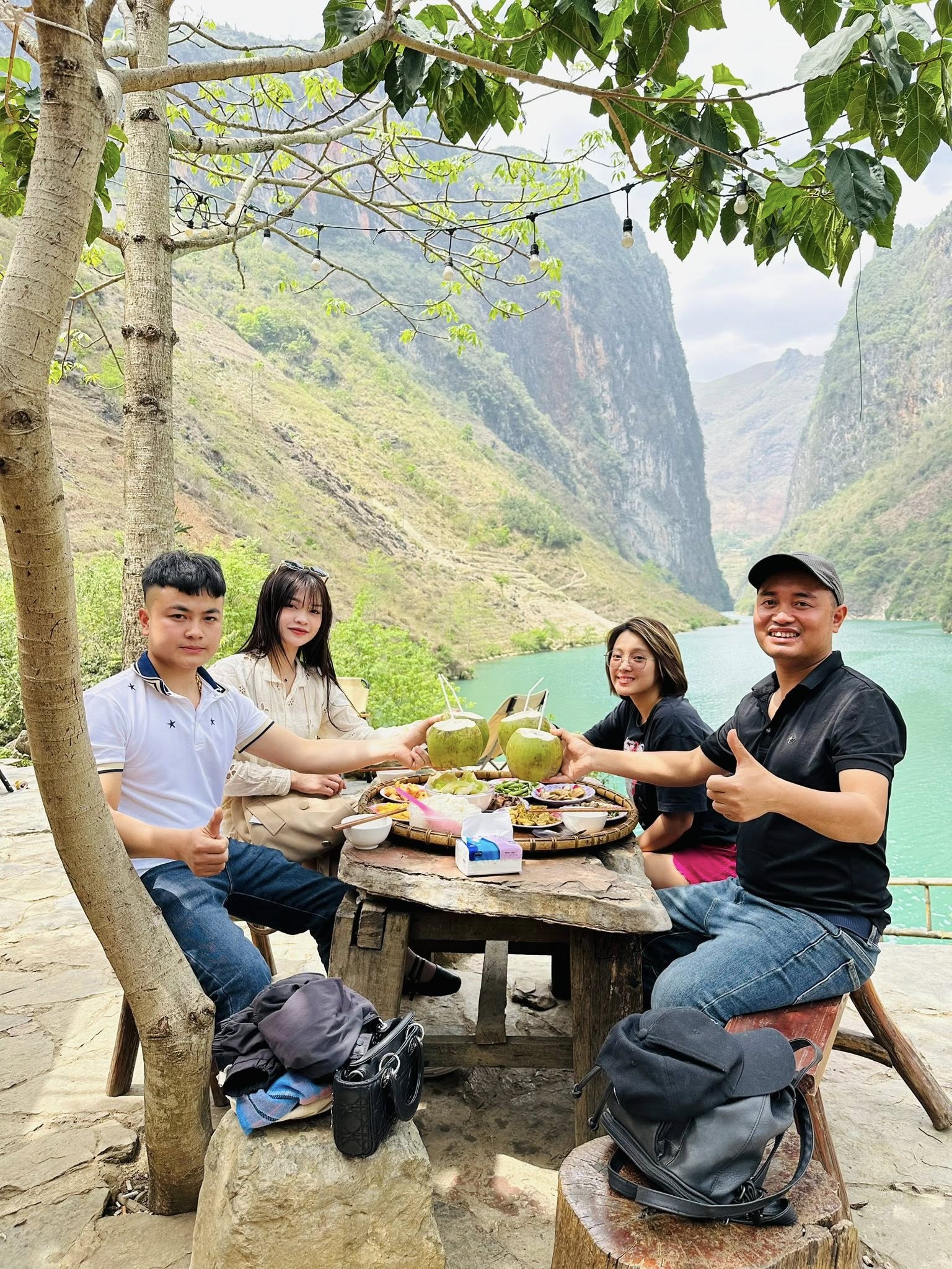 ăn nhậu trên sông nho quế