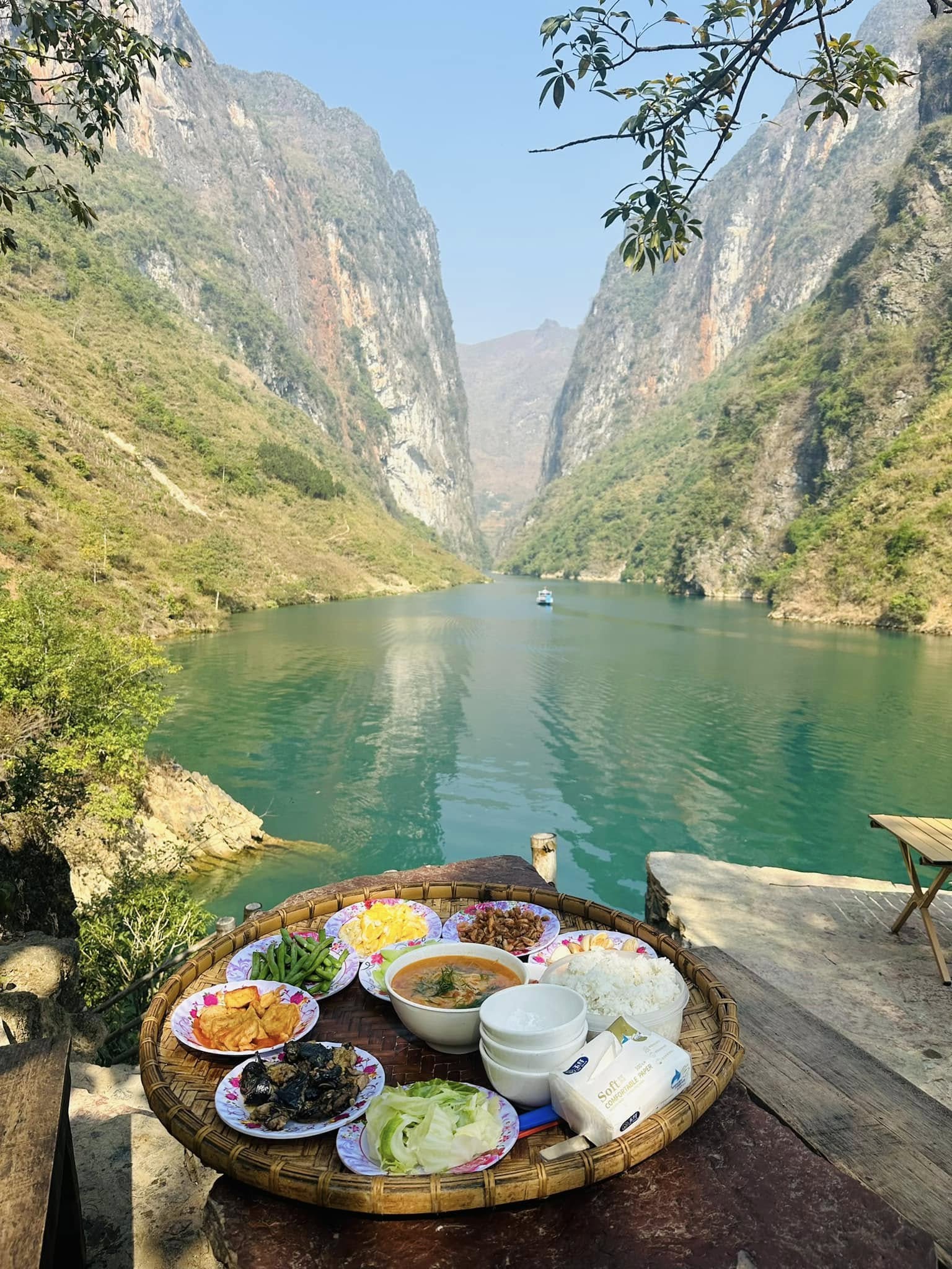 ăn trên sông nho quế